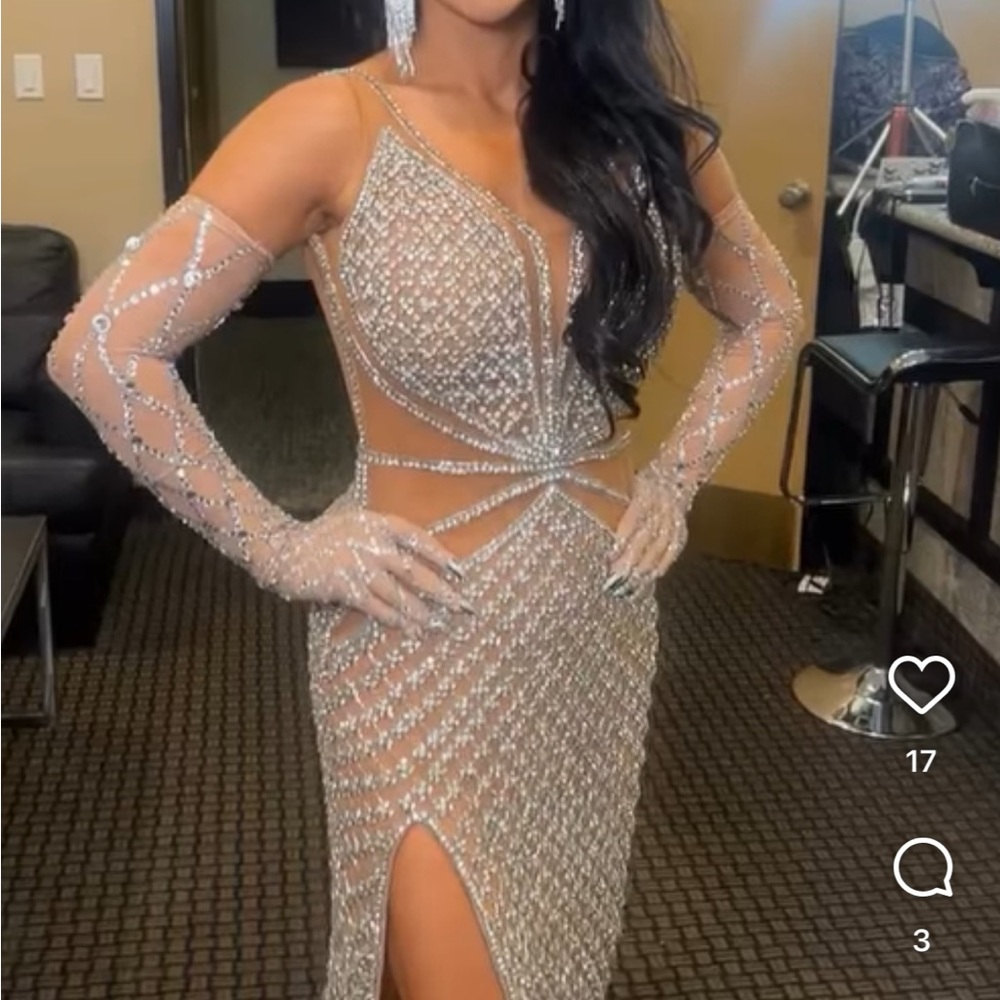 Super high End Portia and Scarlett Evening gown—Worn once plus gloves, and heel